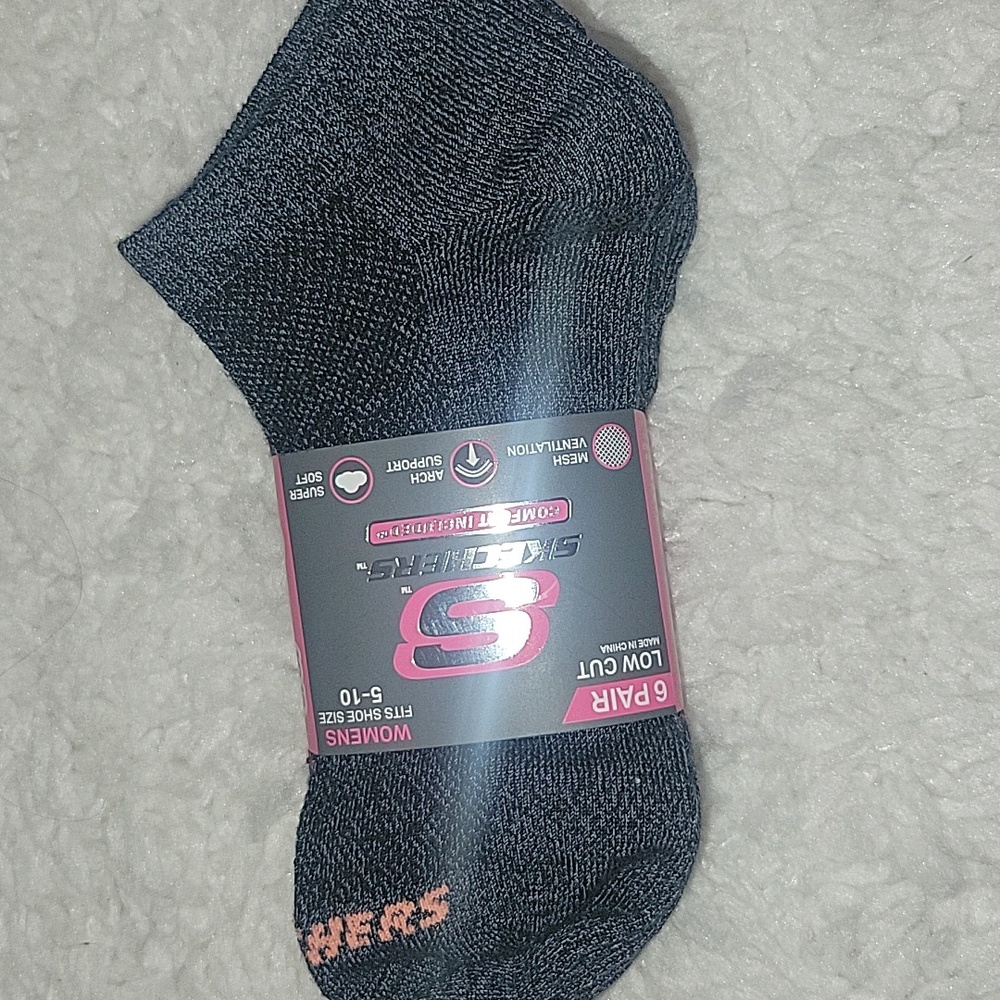 NWT, Skechers women's socks. Fits shoe size 5-10. - Picture 2 of 4